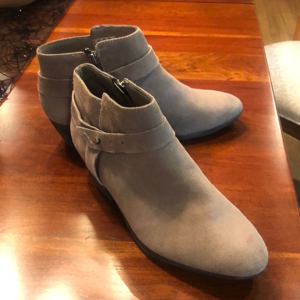 Clark’s Boykin Dawn Taupe Suede Ankle Boots